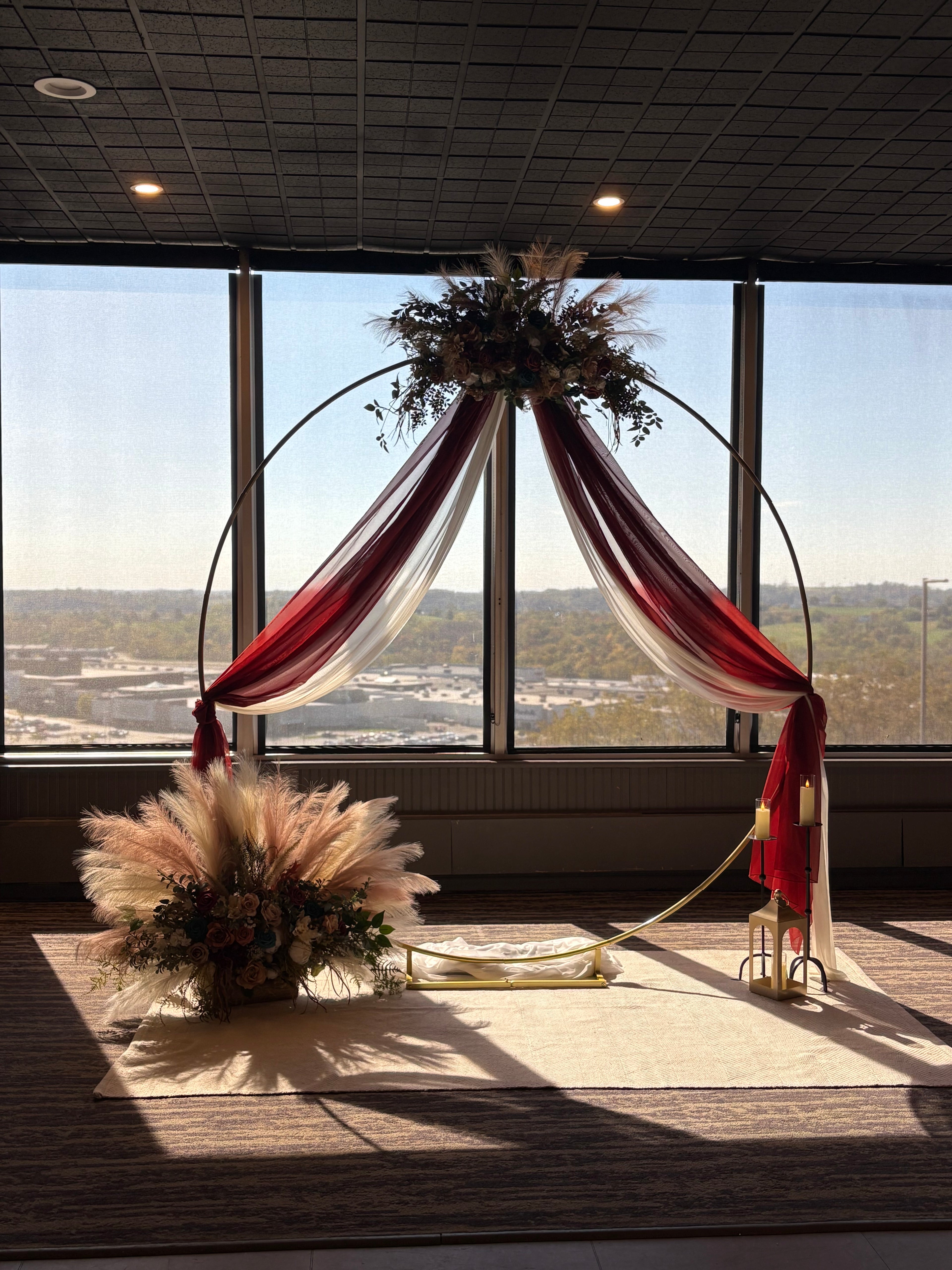 Circle Arch w/ decor