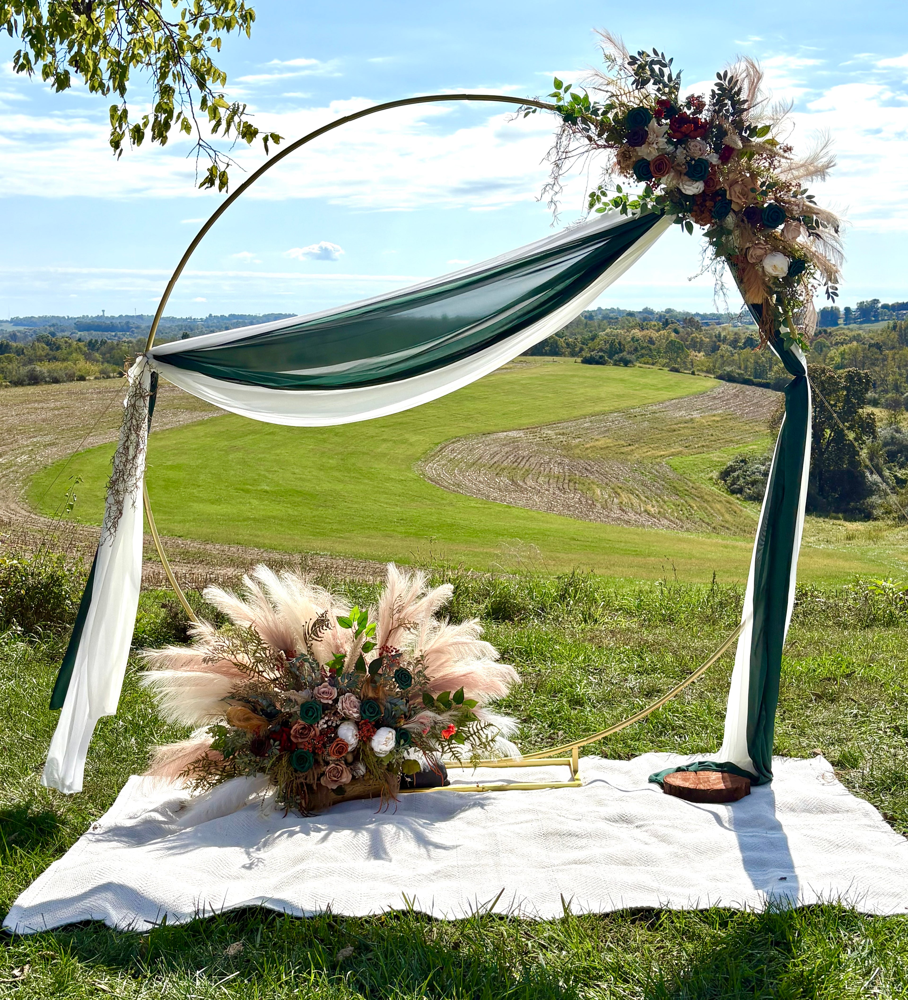 Circle Arch w/ decor