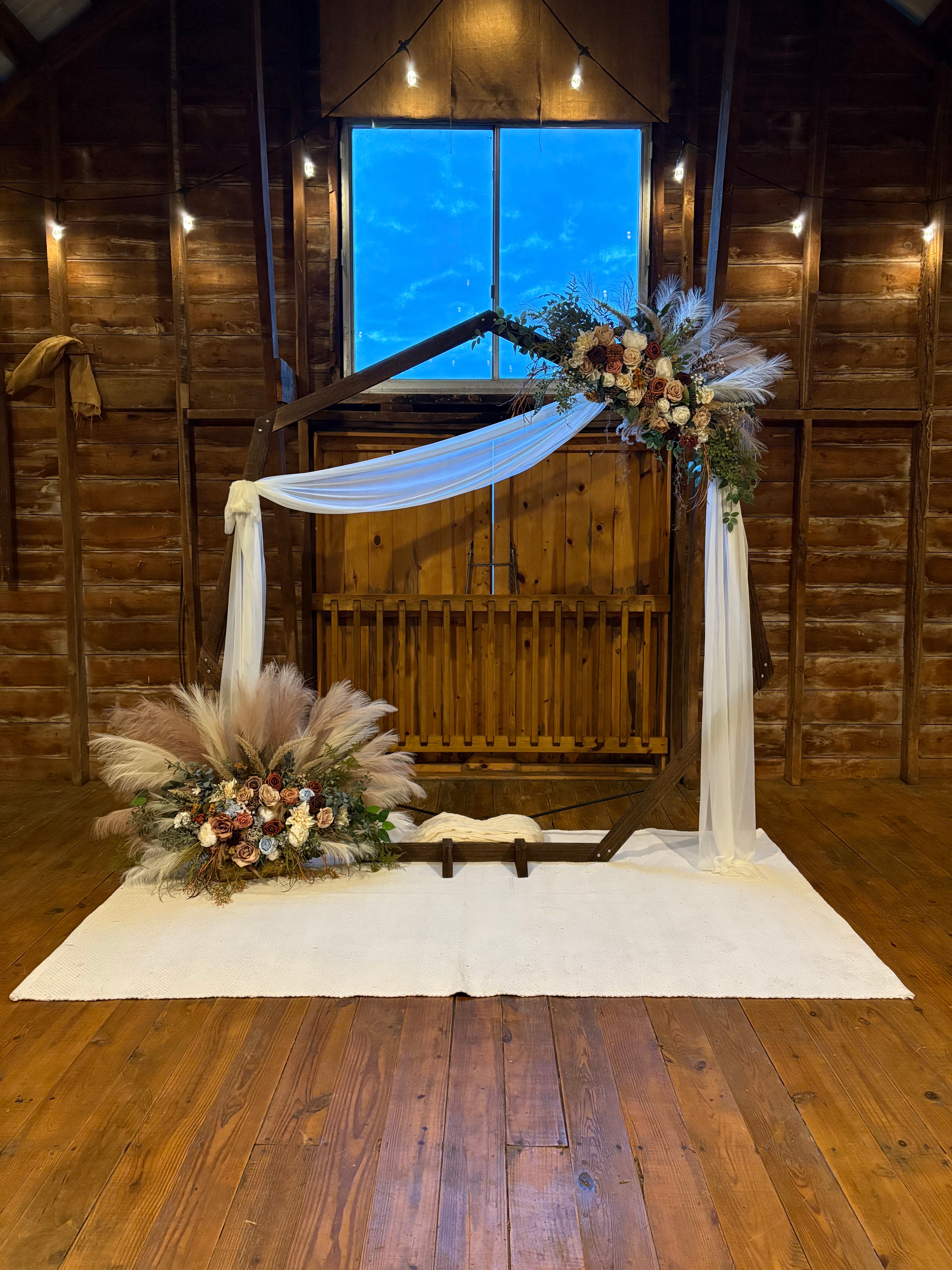 Hexagon Arch w/ decor