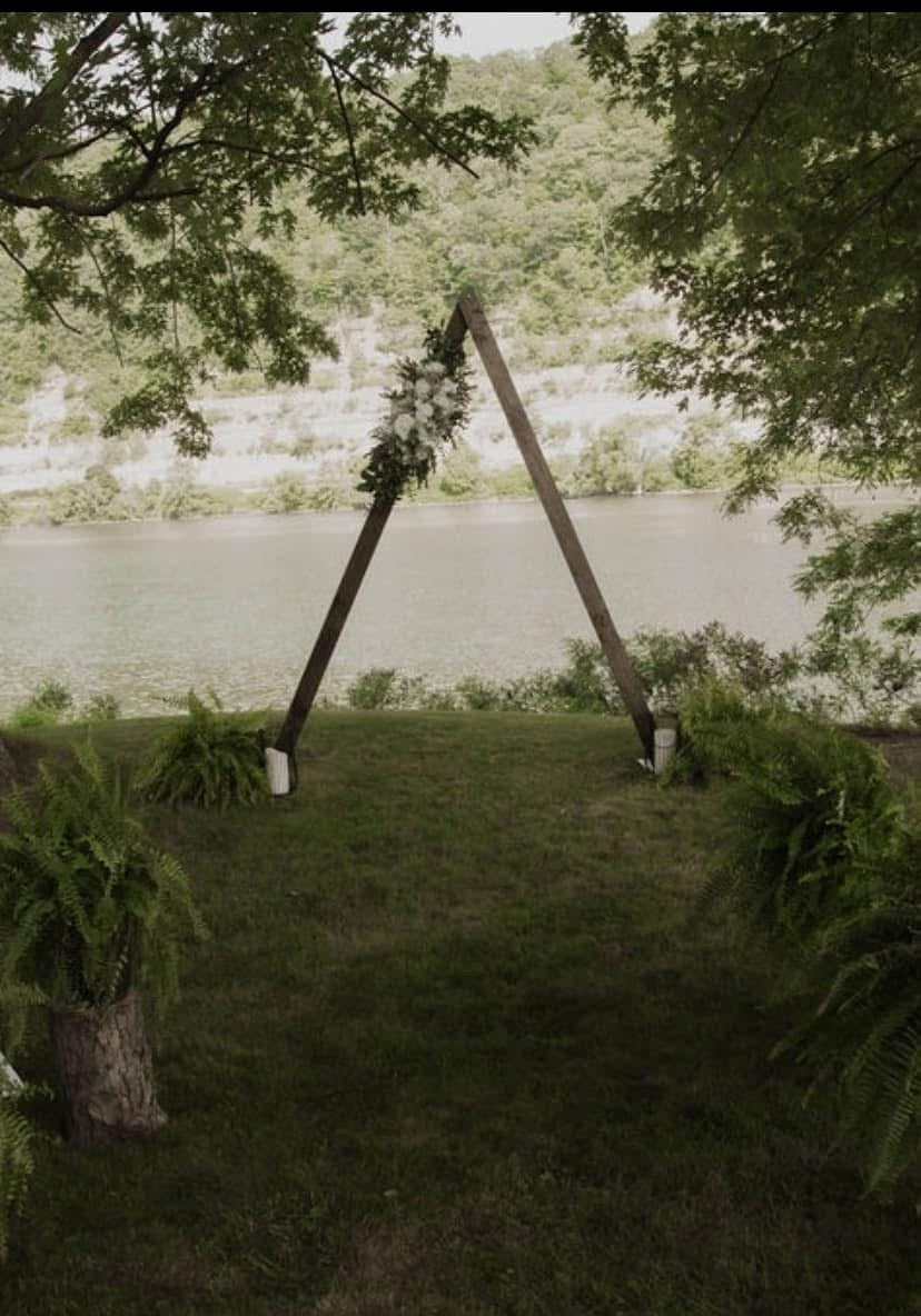 Triangle Arch w/decor